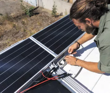 Réparation panneau solaire camping-car