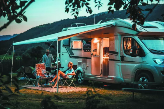 Camping-car équipé en extérieur