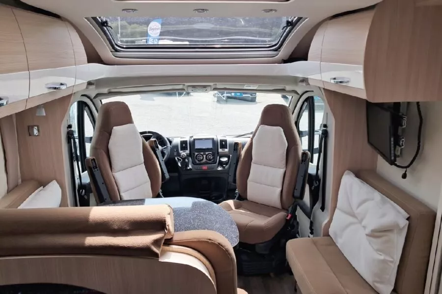 Camping-car profilé - Burstner NEXXO T740 - Bonjour Caravaning Orgères