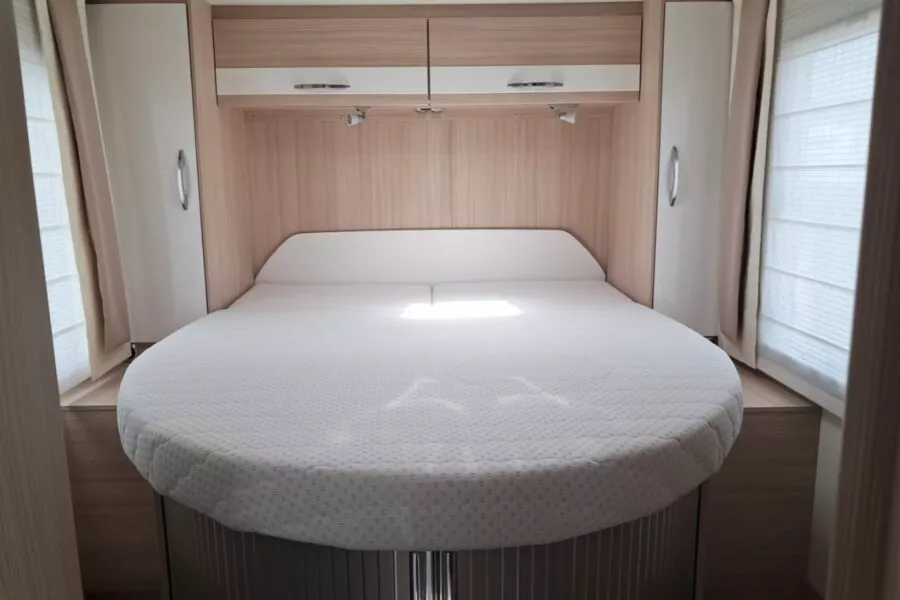 Camping-car profilé - Burstner NEXXO T740 - Bonjour Caravaning Orgères
