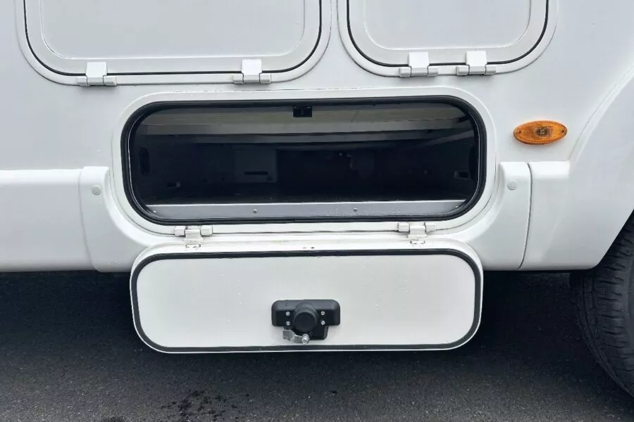 Camping-car Intégral - Rapido 8096 DF 60 ans - Bonjour Caravaning Coëtmieux