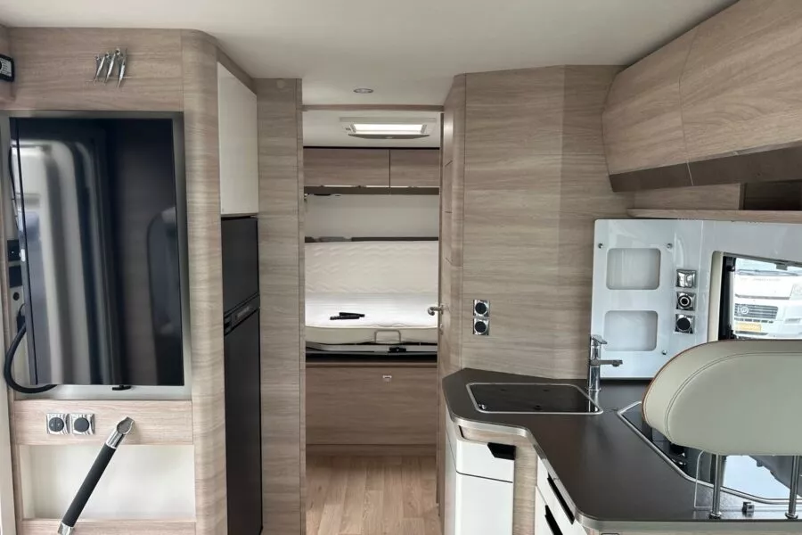 Camping-car Intégral - Rapido 8096 DF 60 ans - Bonjour Caravaning Coëtmieux (4)
