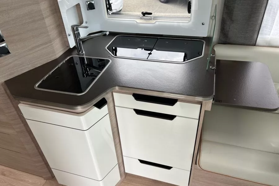 Camping-car Intégral - Rapido 8096 DF 60 ans - Bonjour Caravaning Coëtmieux (6)