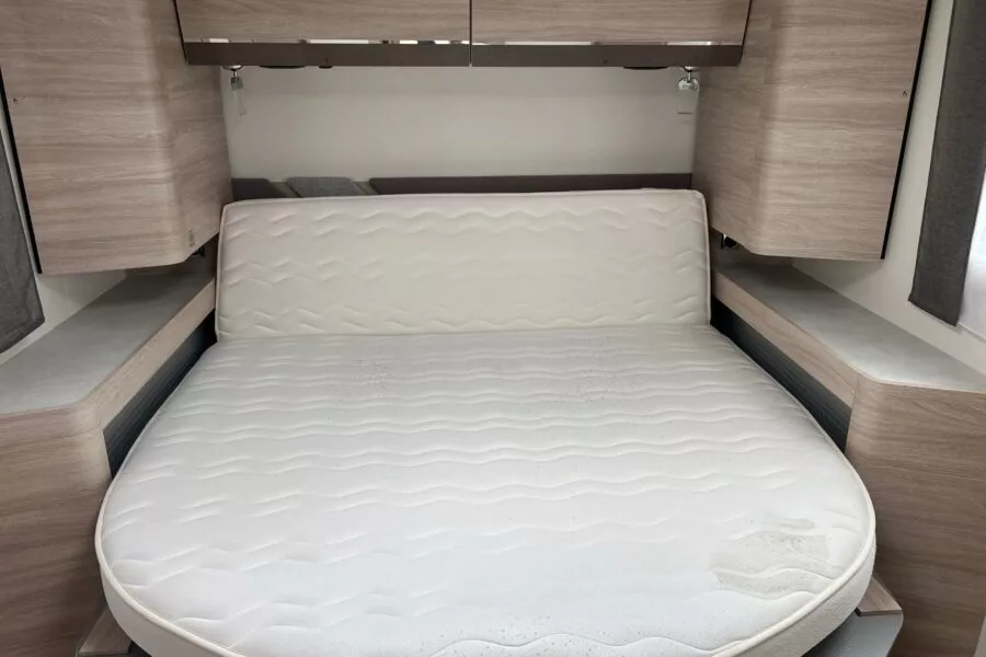 Camping-car Intégral - Rapido 8096 DF 60 ans - Bonjour Caravaning Coëtmieux