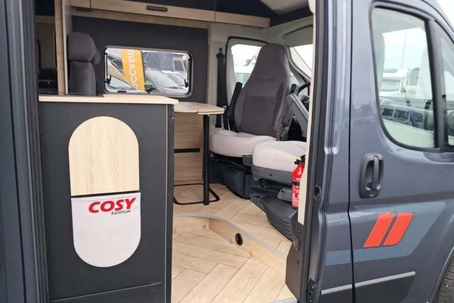 Fourgon aménagé - Challenger V114 - Bonjour Caravaning Coëtmieux (4)