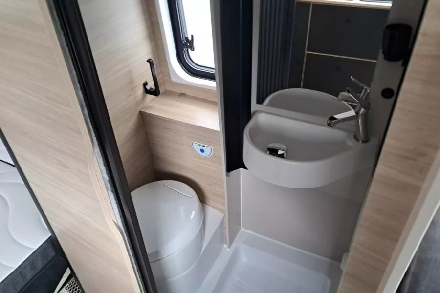Fourgon aménagé - Challenger V114 - Bonjour Caravaning Coëtmieux (6)