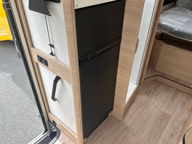 896 F