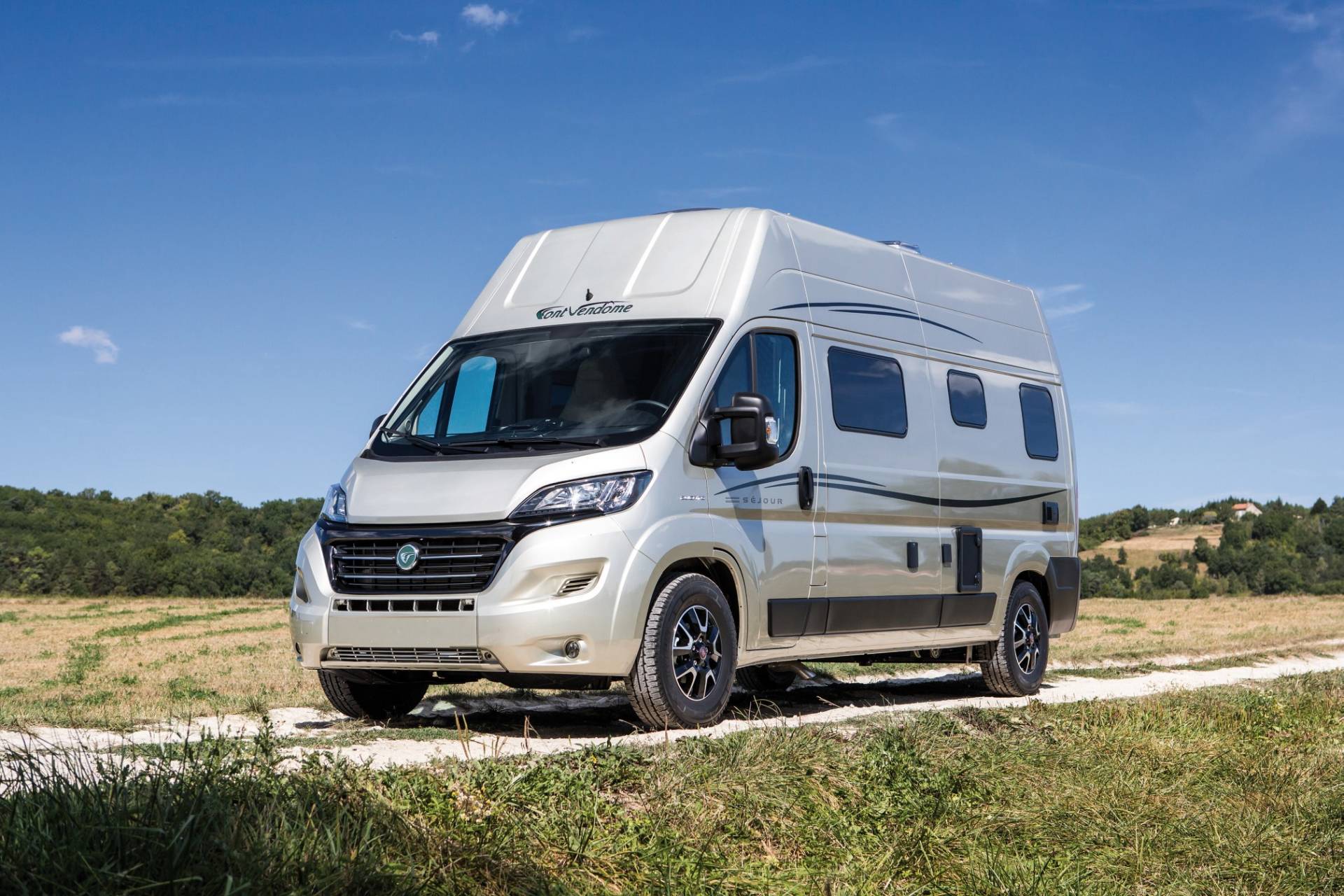 Vanlifemag - Grand frigo à bord d'un fourgon Font Vendôme